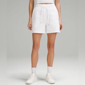 Lululemon Scuba High-Rise Short 5”, Size 4